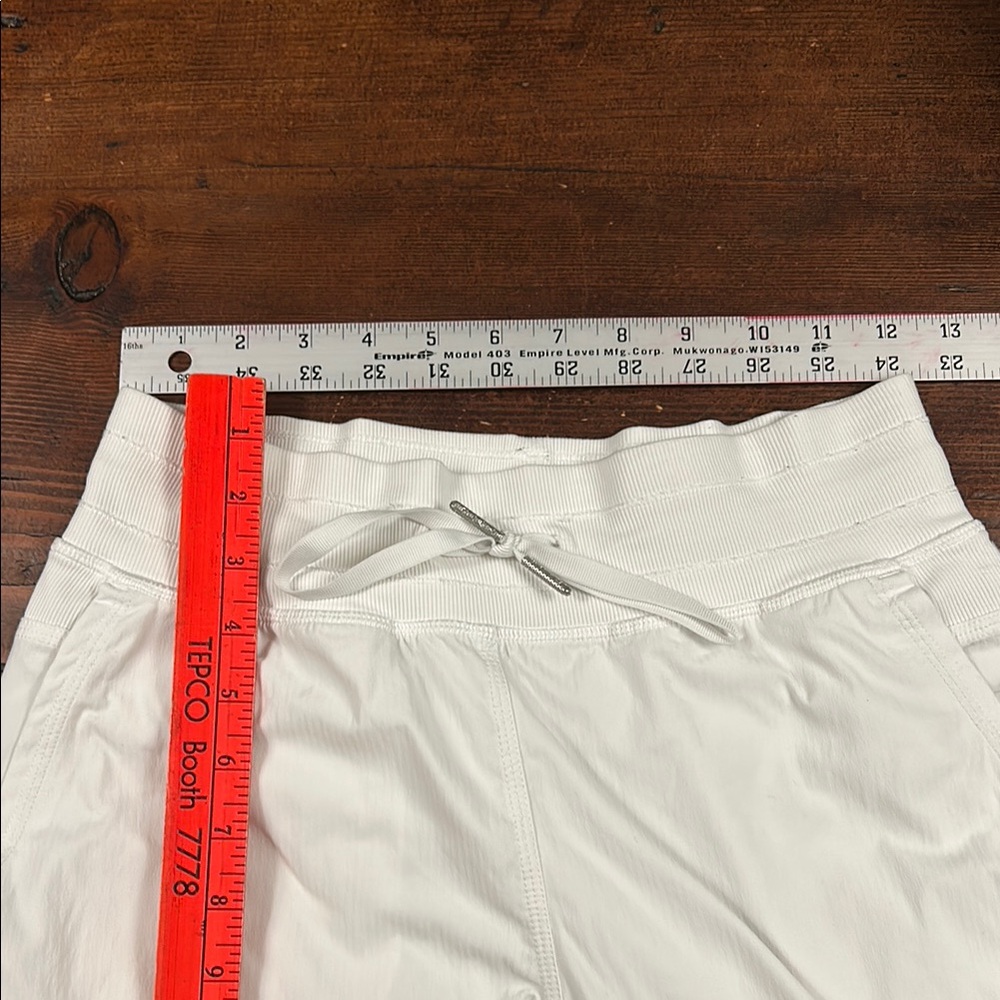 Lululemon joggers women’s  size 4 White joggers capris Sweatpants for Casual - Picture 8 of 12